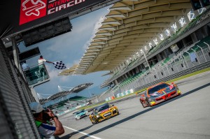 GTAsia_Sepang_R2_flag_Sawa_170814