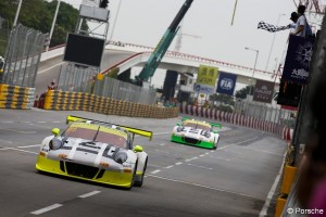 Porsche 911 GT3 R, Manthey Racing (#911): Earl Bamber, (#912): Kévin Estre